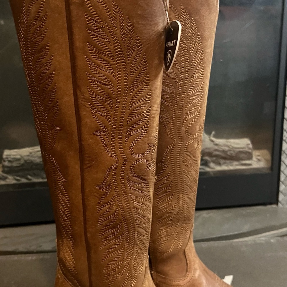 Ariat Brown Heeled Boots with Classic Western Style - Picture 6 of 17